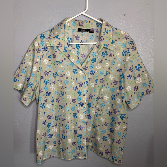 Tapestry Tops - Vintage Tapestry women’s button up shirt. SZ XL. Made in USA. Grannycore floral